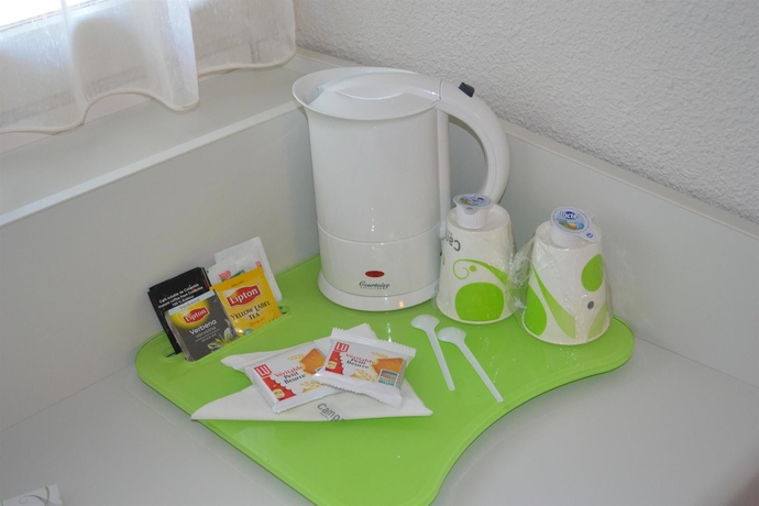 Imagen de la habitación del Hotel Noemys Arles. Foto 11