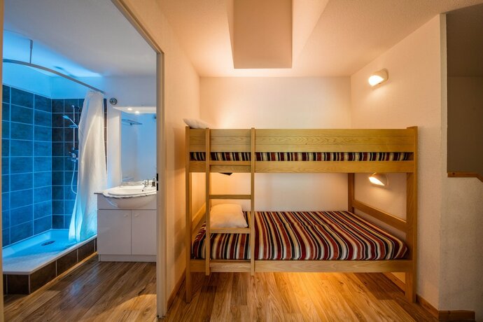 Imagen general del Hotel Noemys Les Chalets De Bois M&eacute;an. Foto 2