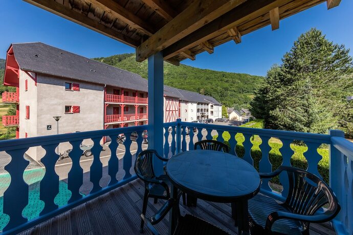 Imagen general del Hotel Noemys Les Chalets De Bois M&eacute;an. Foto 9