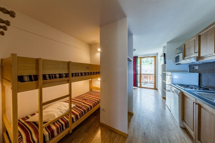 Imagen general del Hotel Noemys Les Chalets De Bois M&eacute;an. Foto 11