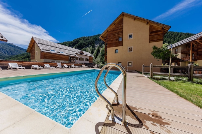 Imagen de la piscina del Hotel Noemys Les Granges D'arvieux. Foto 18