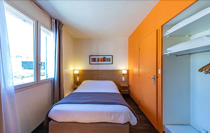 Imagen de la habitación del Hotel Noemys Toulon La Valette. Foto 2