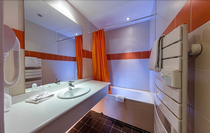 Imagen de la habitación del Hotel Noemys Toulon La Valette. Foto 11