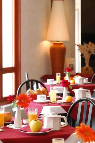 Imagen del bar/restaurante del Hotel Noemys Viviers Du Lac. Foto 2