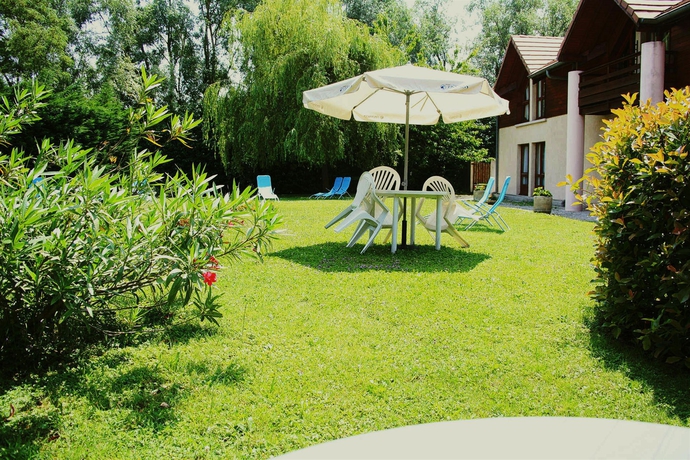 Imagen del bar/restaurante del Hotel Noemys Viviers Du Lac. Foto 3