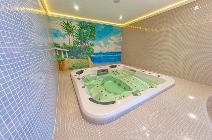 Imagen de la piscina del Hotel Nogai. Foto 8