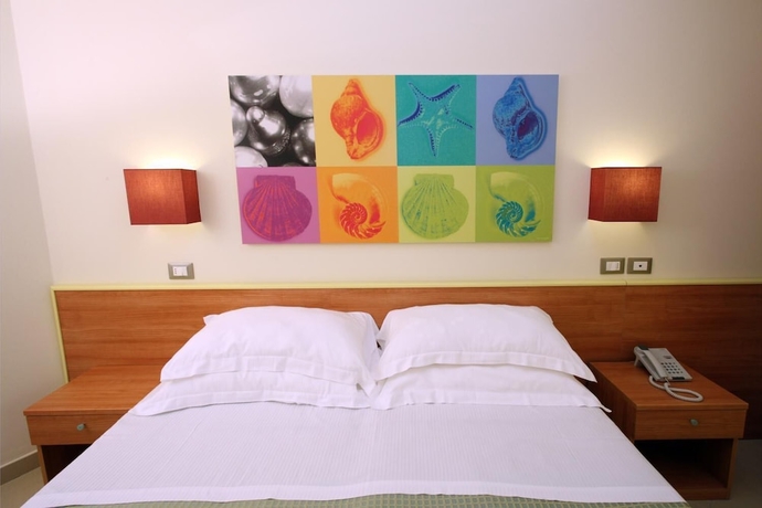 Imagen de la habitación del Hotel Noha Suite. Foto 6