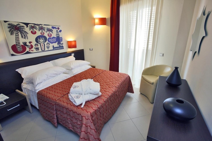 Imagen de la habitación del Hotel Noha Suite. Foto 7