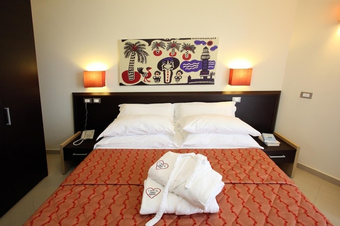 Imagen de la habitación del Hotel Noha Suite. Foto 11