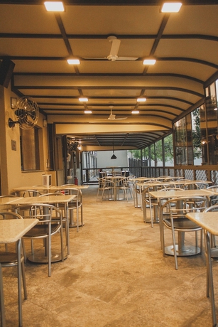Imagen del bar/restaurante del Hotel Nohotel Nova Odessa. Foto 7