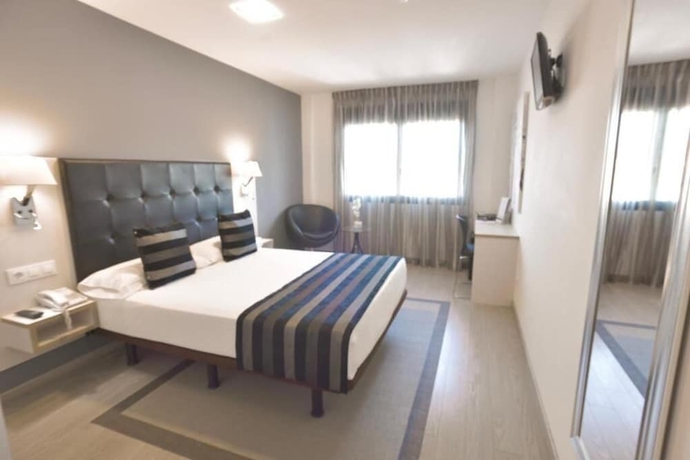 Imagen de la habitación del Hotel Noia. Foto 11