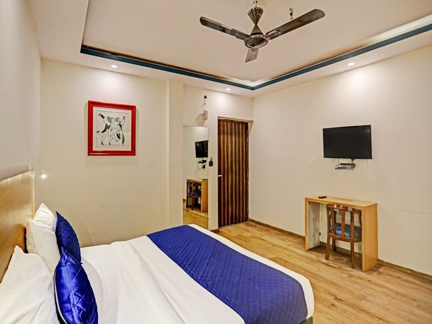 Imagen de la habitación del Hotel Noida Grand Sec 58 By F9s. Foto 3