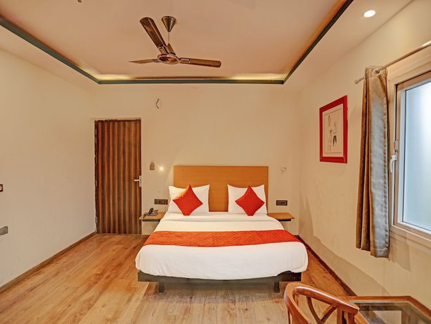 Imagen de la habitación del Hotel Noida Grand Sec 58 By F9s. Foto 9