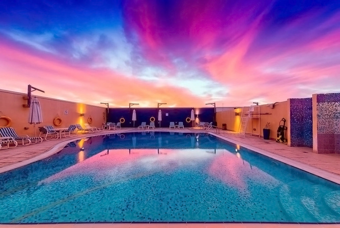 Imagen de la piscina del Hotel Nojoum Apartments Llc. Foto 11