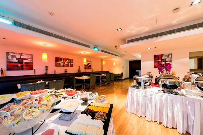 Imagen del bar/restaurante del Hotel Nojoum Apartments Llc. Foto 2