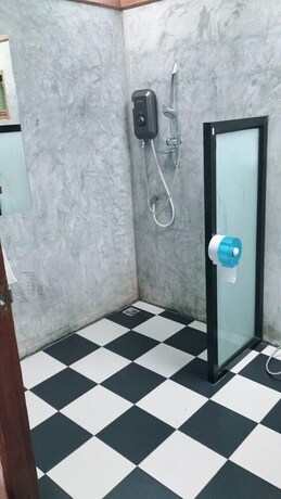 Imagen de la habitación del Hotel Nok Chan Mee Na. Foto 21