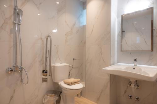 Imagen de la habitación del Hotel Nomad Paralia. Foto 19