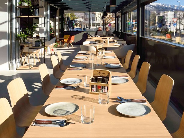 Imagen del bar/restaurante del Hotel Nonanteneuf appart hōtel Sierre - contactless check-in. Foto 5