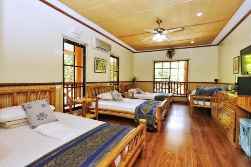 Imagen de la habitación del Hotel Noni's Resort. Foto 8