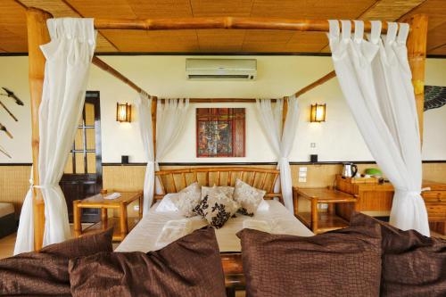 Imagen de la habitación del Hotel Noni's Resort. Foto 9