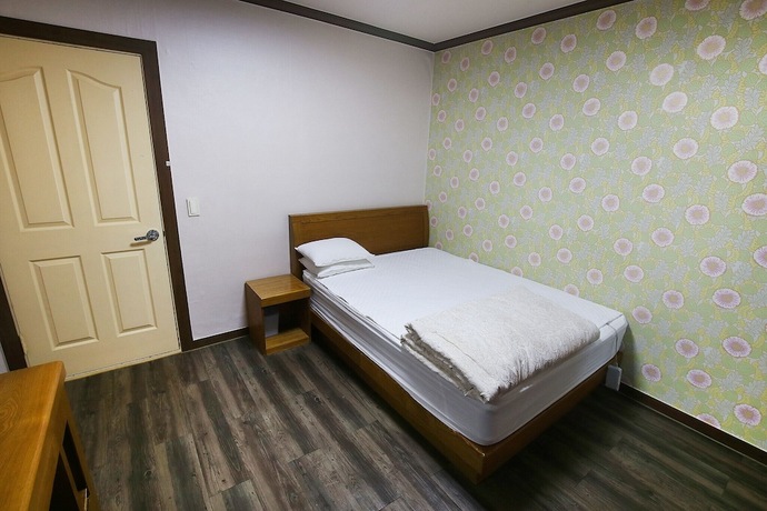 Imagen de la habitación del Hotel Nonsan Hwangje Motel. Foto 14