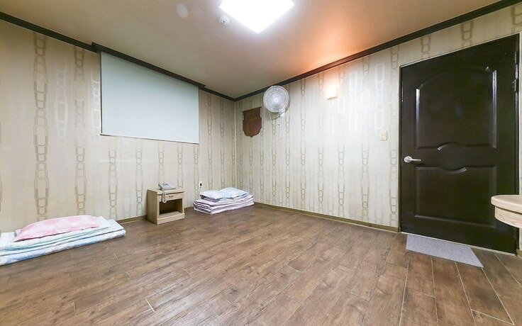 Imagen de la habitación del Hotel Nonsan Yeonmu. Foto 10