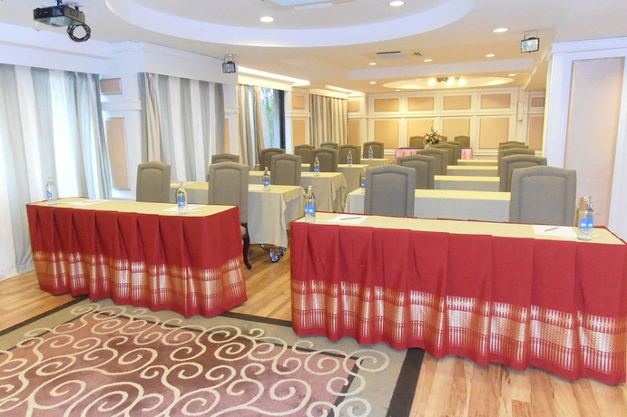 Imagen de los interiores del Hotel Nonthaburi Palace. Foto 13