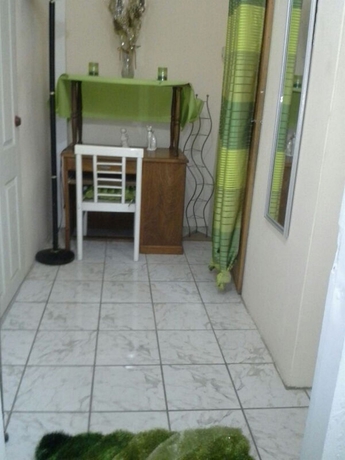 Imagen de la habitación del Hotel Noon's Visitor's Accommodation. Foto 6