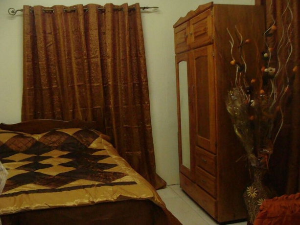 Imagen de los interiores del Hotel Noon's Visitor's Accommodation. Foto 15