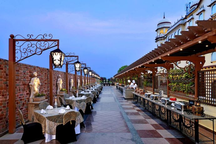 Imagen del bar/restaurante del Hotel Noormahal Palace. Foto 4
