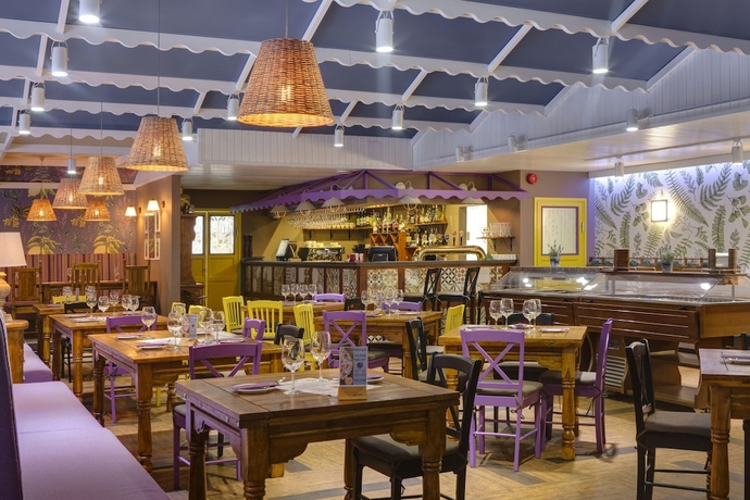 Imagen del bar/restaurante del Hotel Noorus SPA Inn. Foto 3