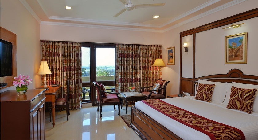 Imagen de la habitación del Hotel Noor-us-sabah Palace. Foto 2