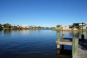 Imagen de los exteriores del Hotel Noosa Entrance Waterfront Resort. Foto 8