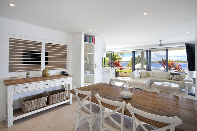 Imagen de los interiores del Hotel Noosa Pacific Resort. Foto 6