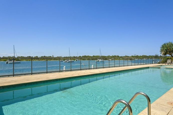 Imagen de la piscina del Hotel Noosa Shores. Foto 20