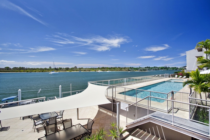 Imagen de la piscina del Hotel Noosa Shores Resort. Foto 11