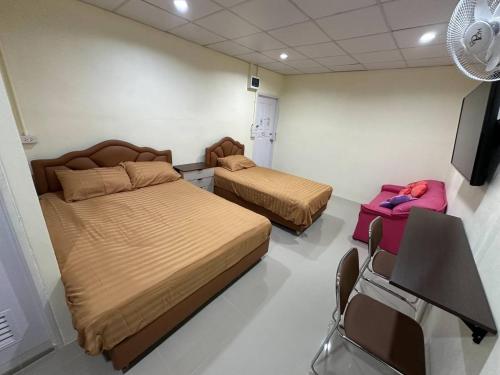 Imagen de la habitación del Hotel Nopphadon. Foto 10