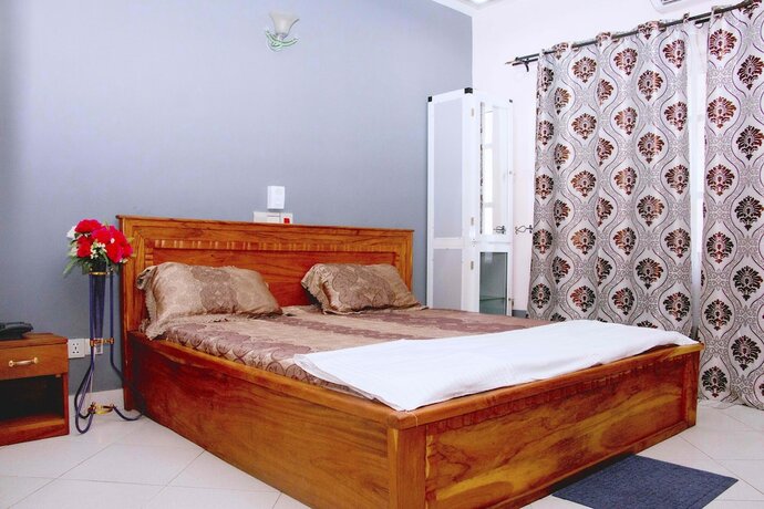 Imagen de la habitación del Hotel Nora, Cotonou. Foto 15