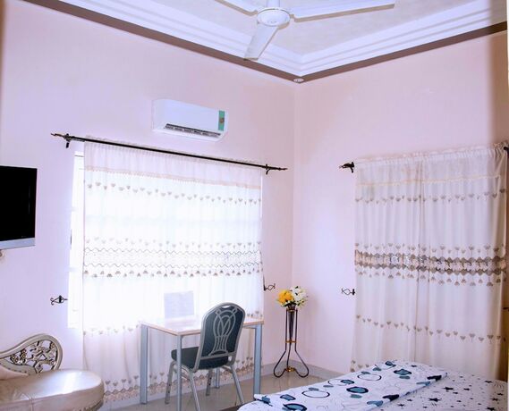 Imagen de la habitación del Hotel Nora, Cotonou. Foto 18