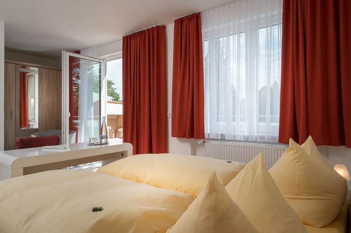 Imagen de la habitación del Hotel Nora, Schlatt. Foto 7