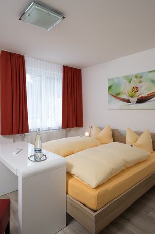 Imagen de la habitación del Hotel Nora, Schlatt. Foto 10