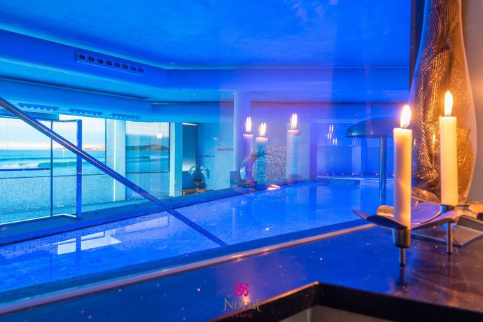 Imagen de la piscina del Hotel Norat Marina and Spa. Foto 18