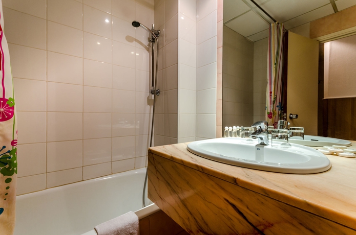 Imagen de la habitación del Hotel Nord Est, París. Foto 6