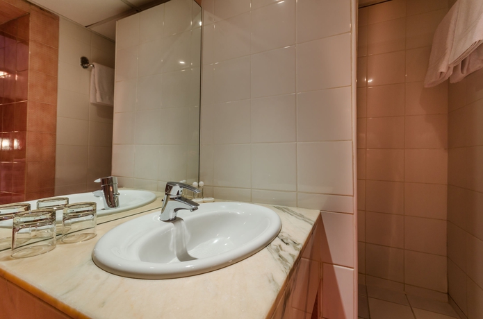 Imagen de la habitación del Hotel Nord Est, París. Foto 7