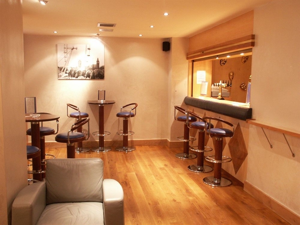 Imagen del bar/restaurante del Hotel Norfolk Plaza. Foto 2