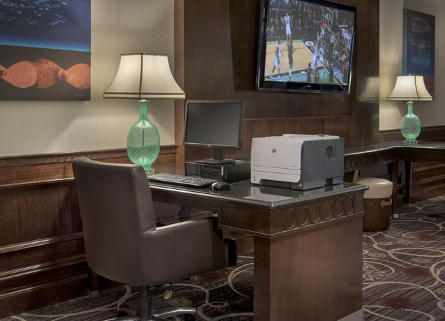 Imagen del bar/restaurante del Hotel Norfolk Waterside Marriott. Foto 2