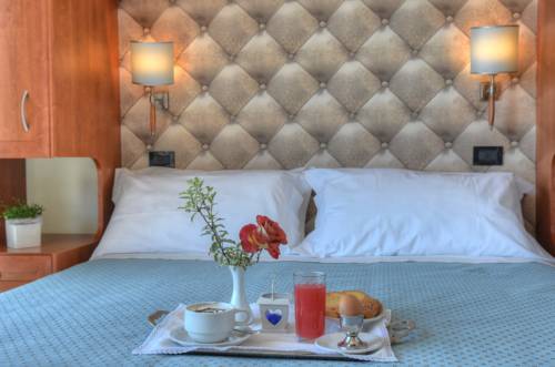 Imagen de la habitación del Hotel Noris. Foto 16