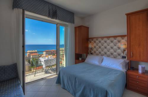 Imagen de la habitación del Hotel Noris, FINALE LIGURE. Foto 9