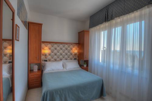 Imagen de la habitación del Hotel Noris, FINALE LIGURE. Foto 15