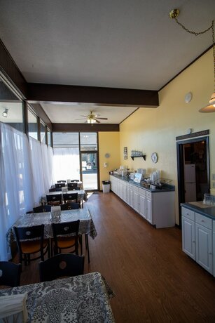 Imagen del bar/restaurante del Hotel Norma Dan Motel - Near Dolly Parton's Stampede Dinner Attraction. Foto 14
